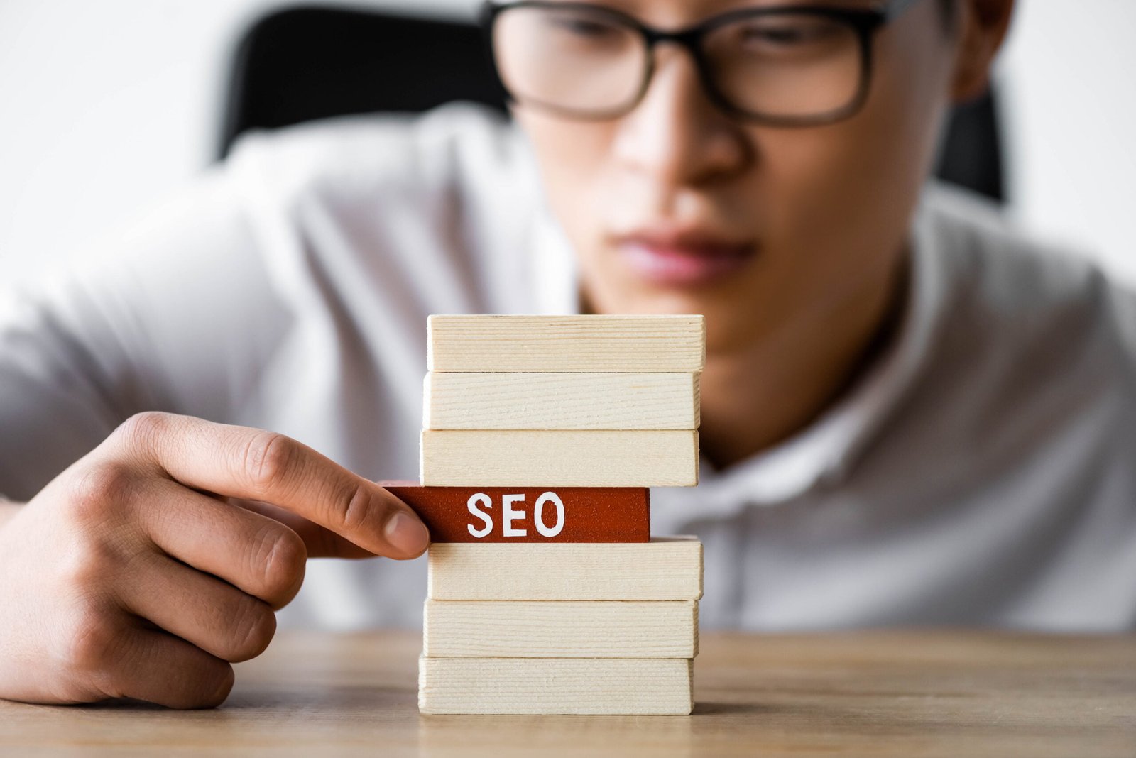 You are currently viewing How Do I Find the Right SEO Company? Essential Tips for Choosing a Partner